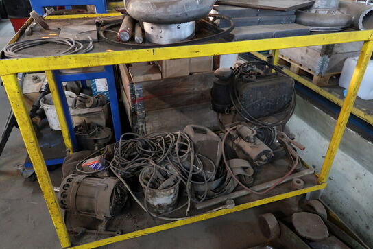 Opbevaringsvogn med div. Reservedele