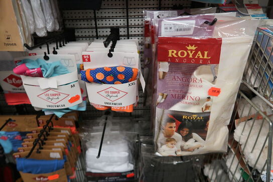 Stort parti strømpebukser, underbukser m.m. - Tøm 1 fag