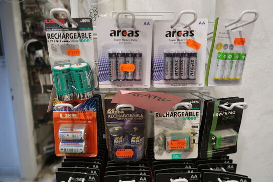 2 stk. Stativer med batterier 