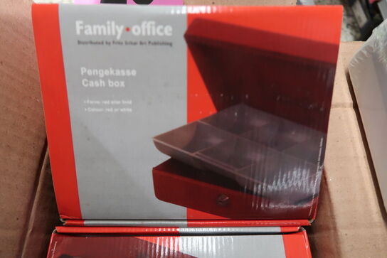 16 stk. Pengekasser med nøgler 