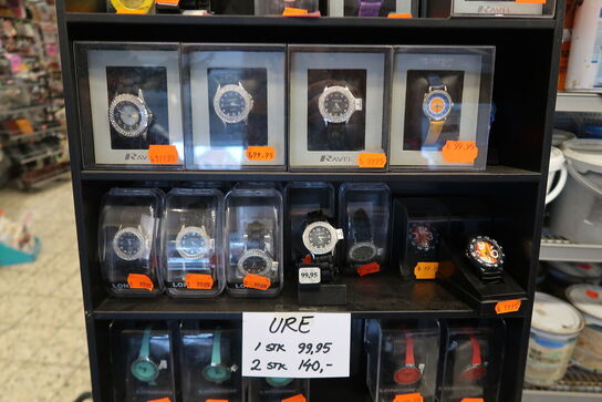 Salgsdisplay med ca. 120 stk. ure