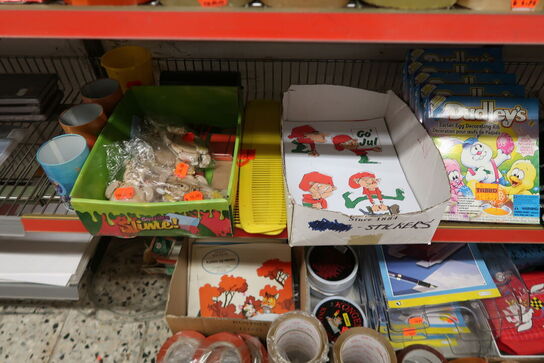 Stort parti kontorartikler m.m. - tøm 2 fag 