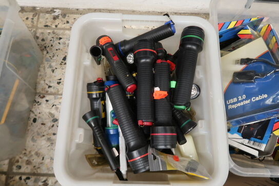 3 kasser med lygter/elektronik