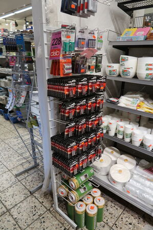 2 stk. Stativer med batterier 