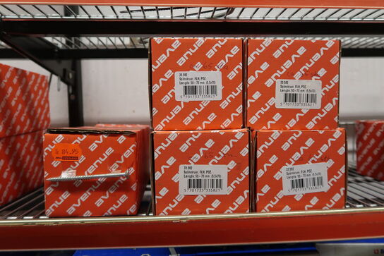 4 fag + 2 stativer med stort parti skruer, bolte m.m.