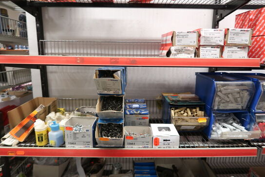 4 fag + 2 stativer med stort parti skruer, bolte m.m.