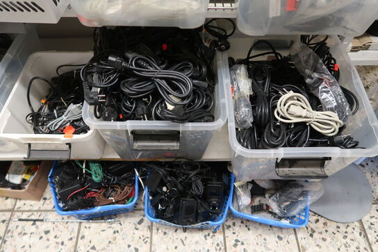 3 fag med stort parti elektronik