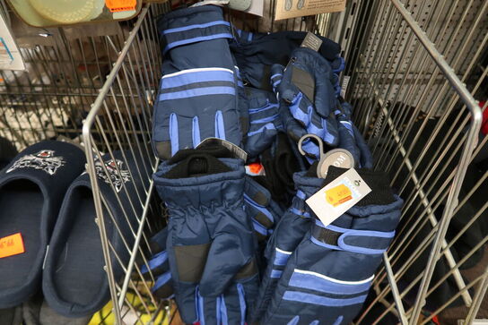 Tøm 2 fag med handelsvarer 