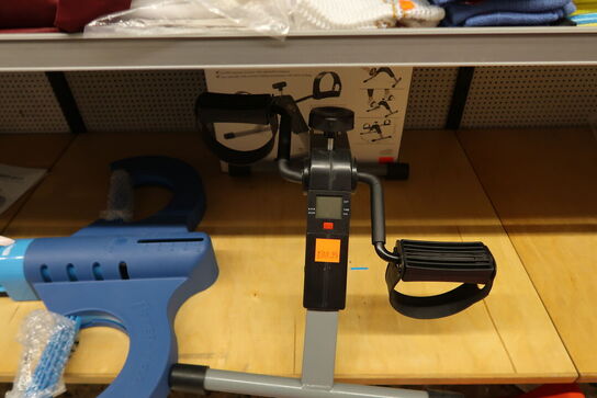 Tøm 4 fag med tøj, klude & handelsvarer 