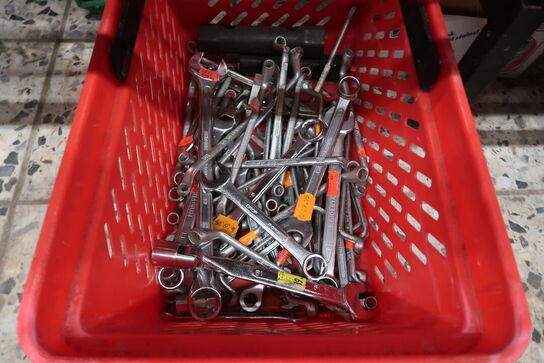 1 fag med bl.a. akku værktøj 