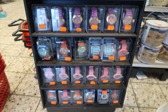 Salgsdisplay med ca. 120 stk. ure