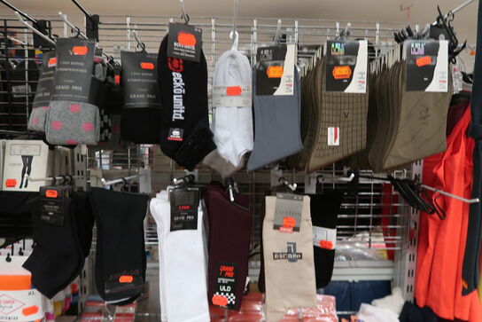 Stort parti strømper m.m. - Tøm 1 fag