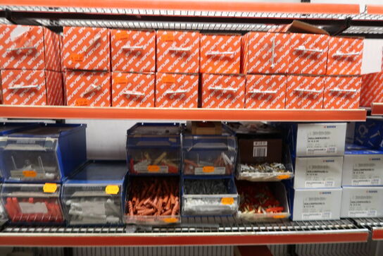 4 fag + 2 stativer med stort parti skruer, bolte m.m.