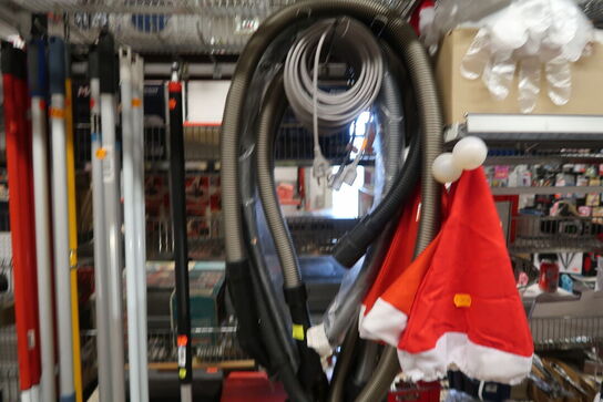 Tøm 5 fag med rengøringsartikler 