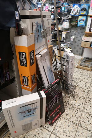 2 fag med stort parti elektronik