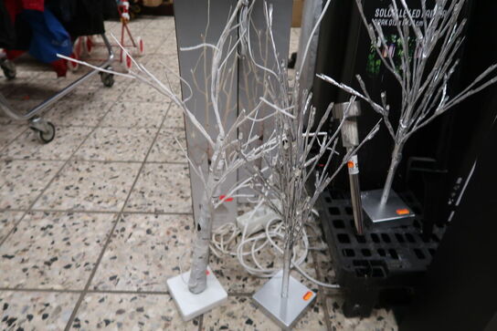 23 stk. LED fakler, træer m.m. 