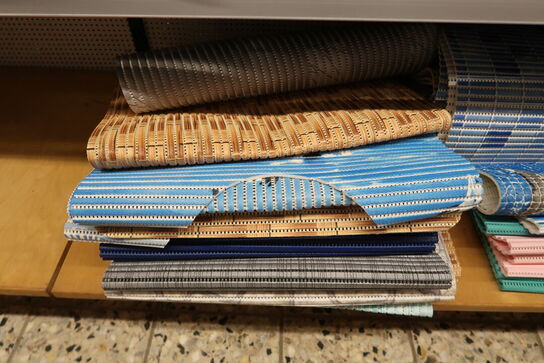 Tøm 4 fag med tøj, klude & handelsvarer 