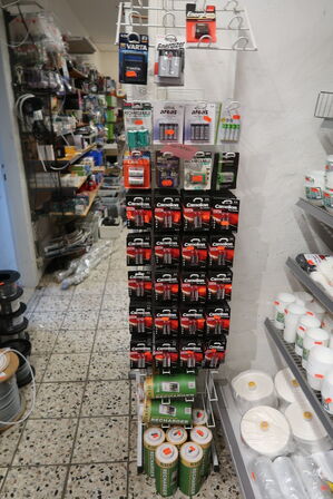 2 stk. Stativer med batterier 