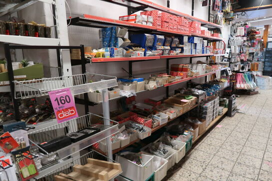 4 fag + 2 stativer med stort parti skruer, bolte m.m.