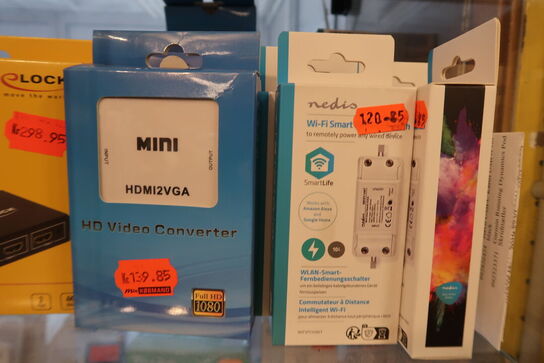 Glasskab med indhold 