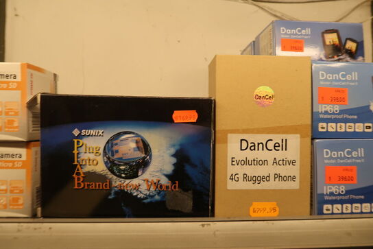 Stort parti elektronik - tøm 2 hylder 