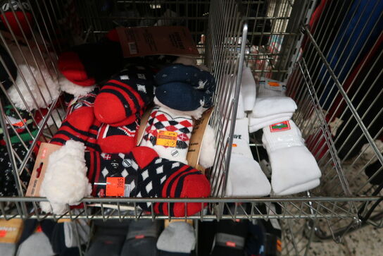 Stort parti strømper m.m. - Tøm 1 fag