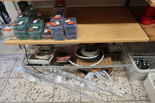 2 fag med stort parti elektronik