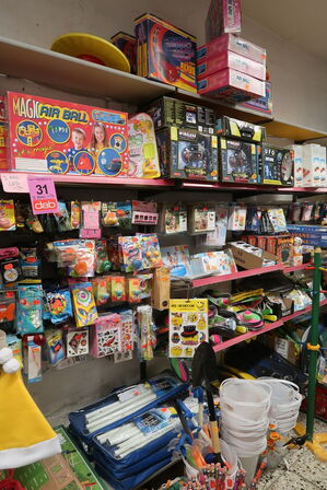 Stort parti legetøj m.m. - tøm 3 fag 