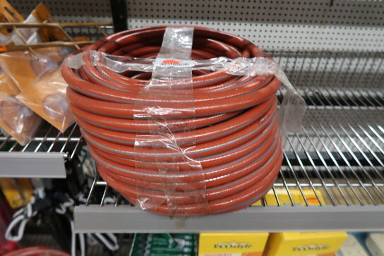 4 fag med handelsvarer 