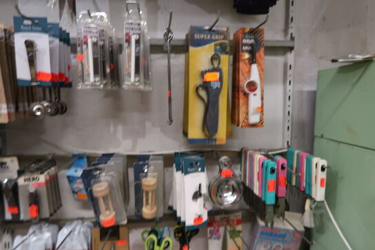 Stort parti køkkenredskaber m.m. - tøm 2 fag 