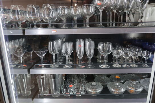 Tøm hele skabet -  stort parti brugskunst