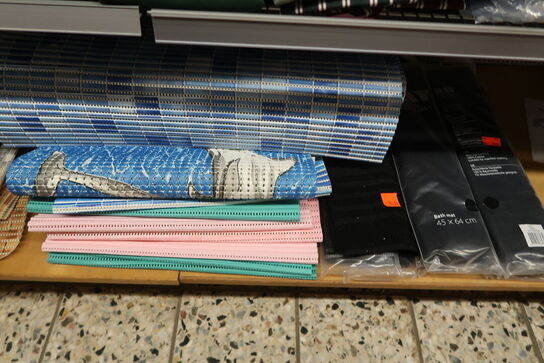 Tøm 4 fag med tøj, klude & handelsvarer 