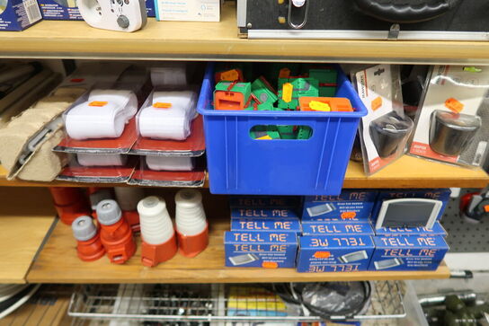 2 fag med stort parti elektronik