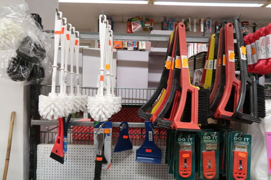 Tøm 5 fag med rengøringsartikler 