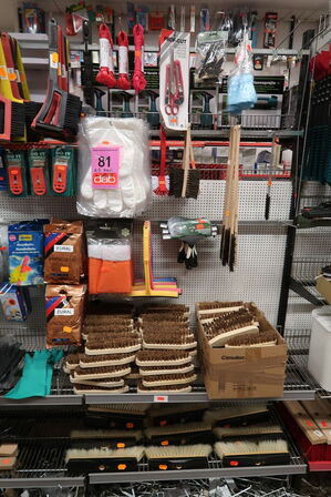 Tøm 5 fag med rengøringsartikler 