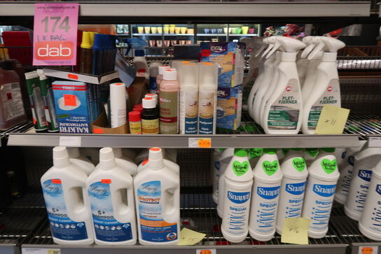 1 fag med stort parti rengøringsartikler m.m. 