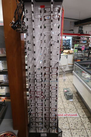 Stativ med parti briller