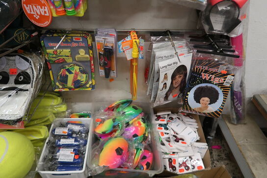 Stort parti legetøj m.m. - tøm 4 fag 