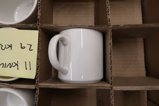 Stativ med indhold + diverse knive & kopper