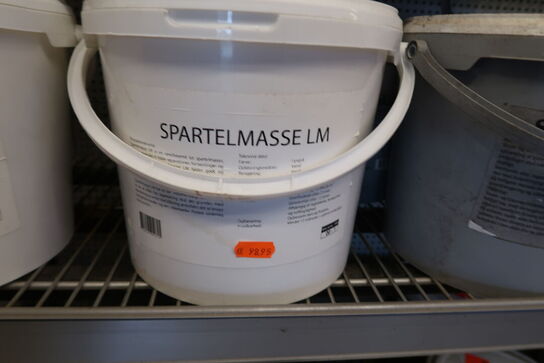 2 fag med stort parti maling, olier, væsker m.m. 