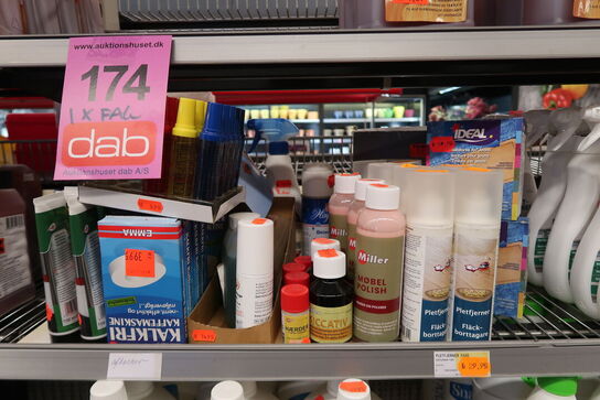 1 fag med stort parti rengøringsartikler m.m. 