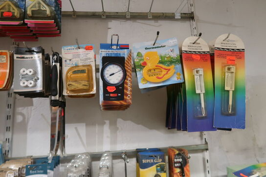 Stort parti køkkenredskaber m.m. - tøm 2 fag 