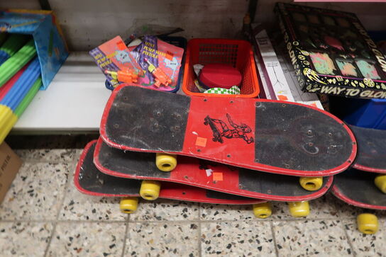 Stort parti legetøj m.m. - tøm 4 fag 