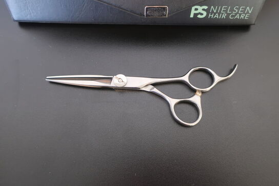 Frisørsaks PS NIELSEN HAIR CARE SRNS 5,5"