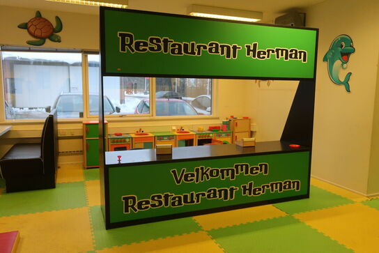 Legekøkken m.v. samt disk