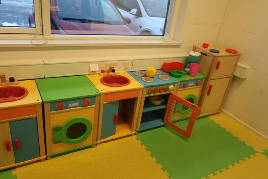 Legekøkken m.v. samt disk