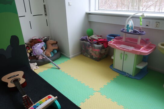 Legetøjsinstrumenter, vogn, legekøkken m.v.