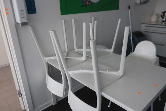 4 stk. spiseborde samt 15 stk. stole 