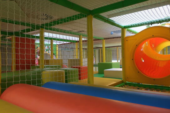 Komplet legetårn med kuglerum, skumgrav samt alt skumgulv på etagen