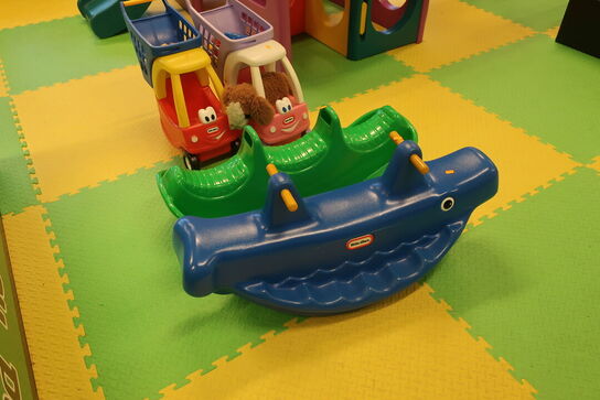 2 stk. vipper samt 2 stk. indkøbsvogne